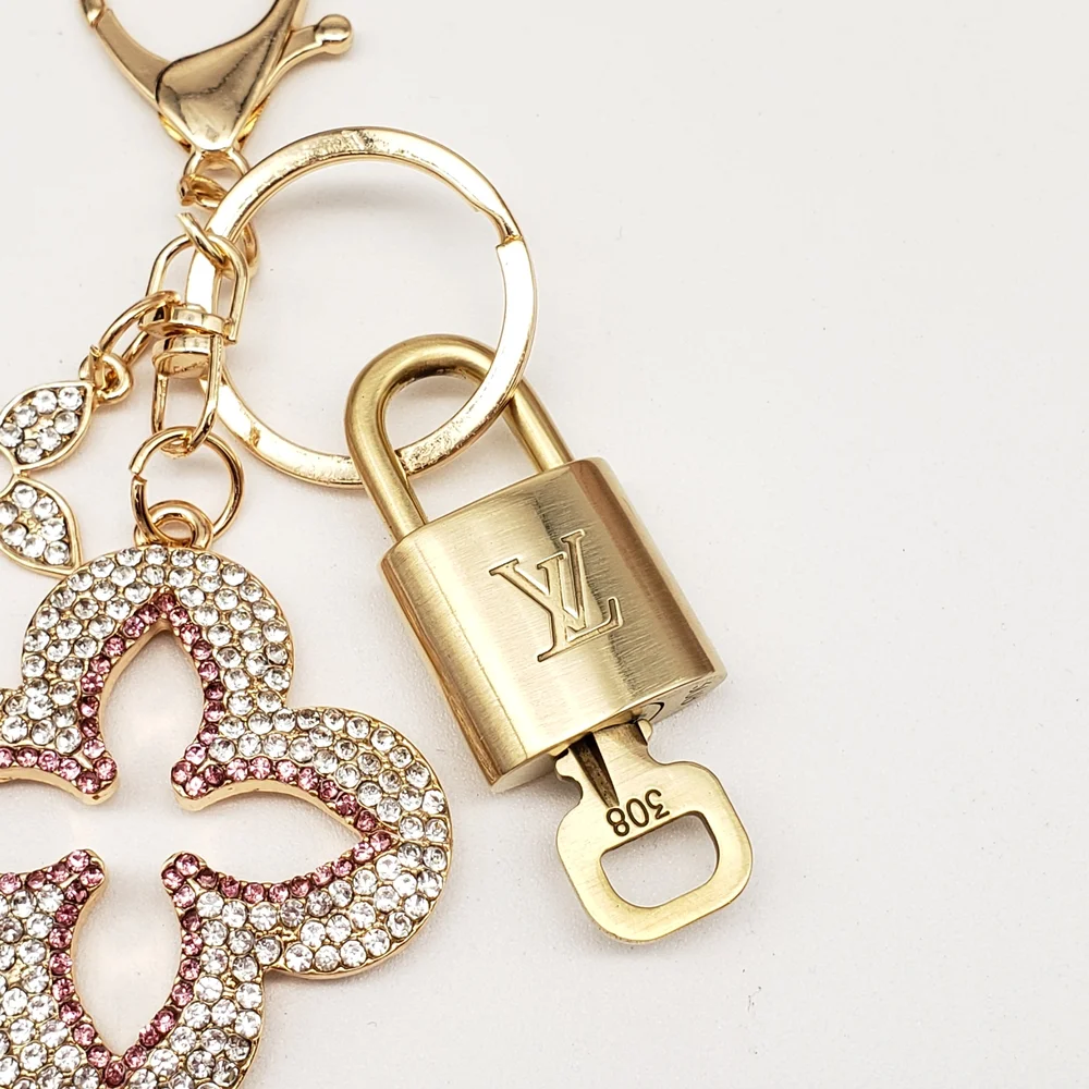 Authentic Louis Vuitton Lock & Key with Unbranded Pink Floral Clover Keychain - Picture 6 of 7